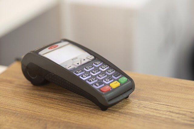 Qual a máquina de cartão com menor taxa para MEI? Fizemos o comparativo